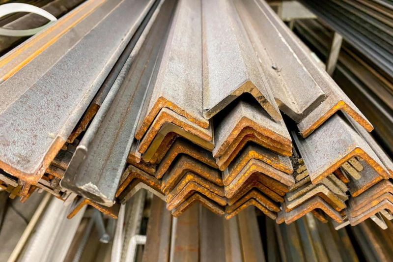 Cantoneiras Galvanizadas a Fogo: Vantagens e Aplicações Práticas Cantoneiras Galvanizadas a Fogo: Vantagens e Aplicações Práticas